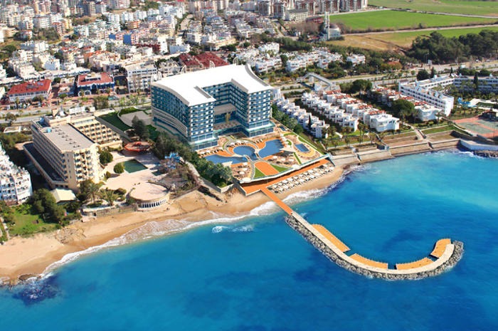 Azura Deluxe Resort & Spa