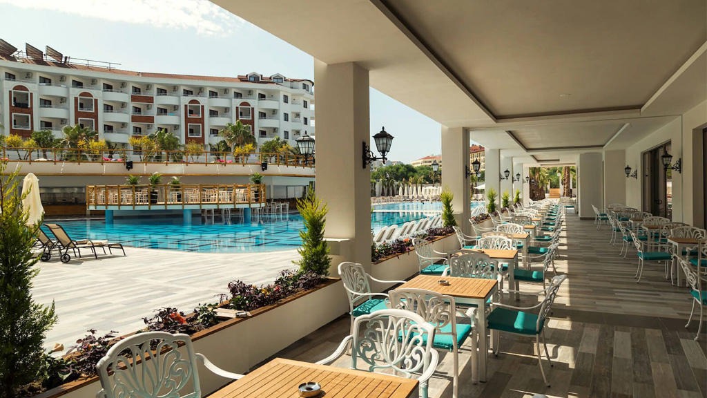 Castival Hotel Side