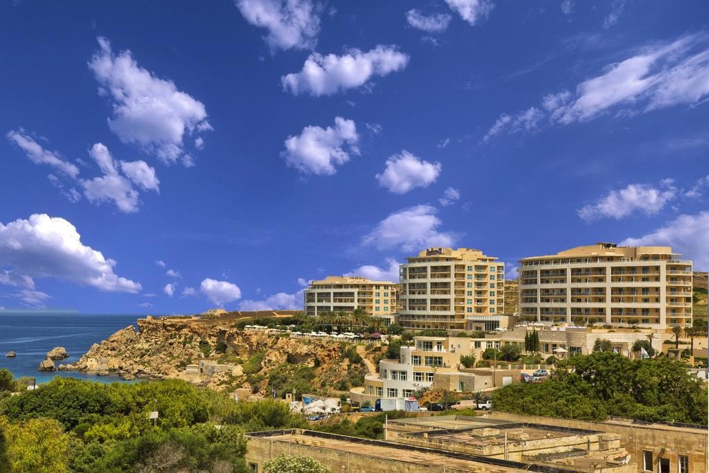 Radisson Blu Golden Sands Resort