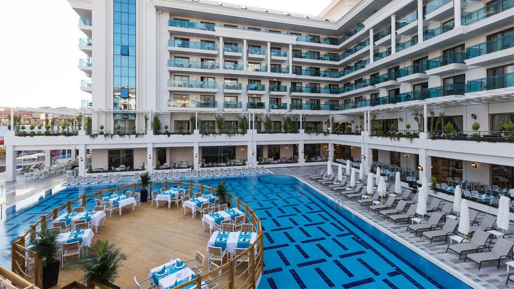 Castival Hotel Side