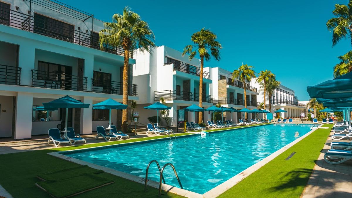 La Rosa Waves Resort