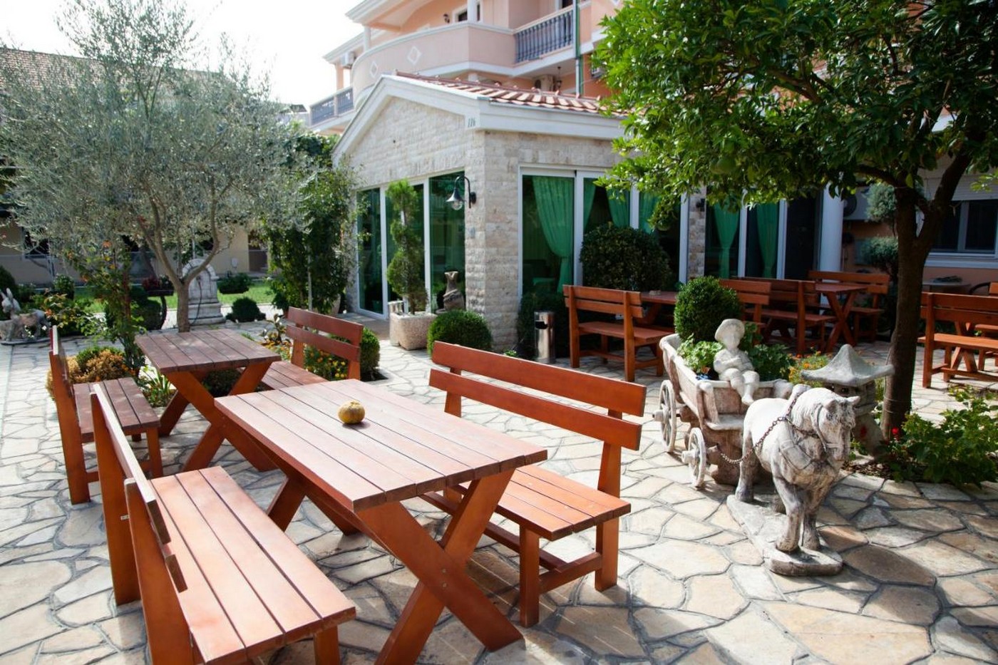 Apartmani Holiday