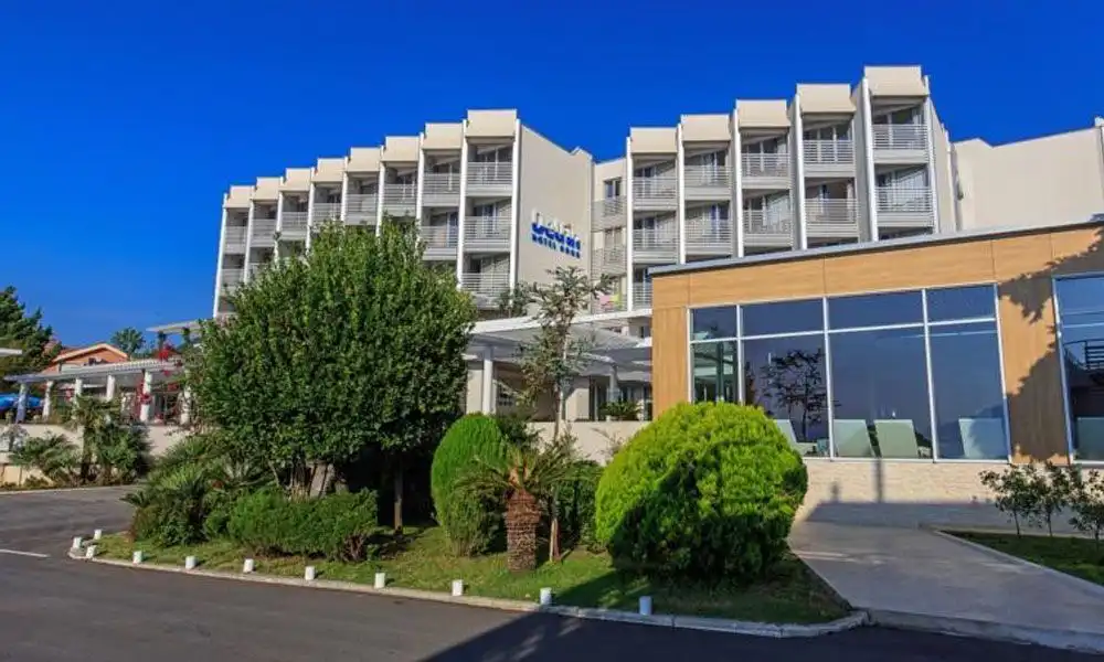 Carine Hotel Delfin