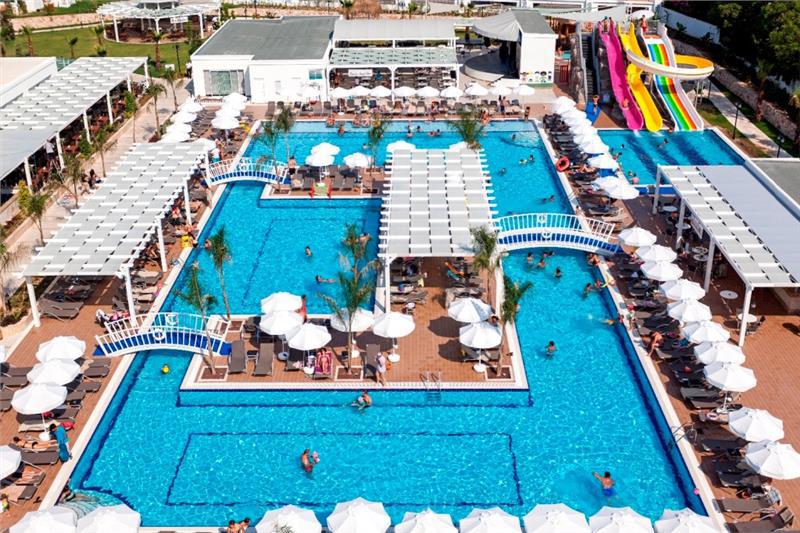Karmir Resort