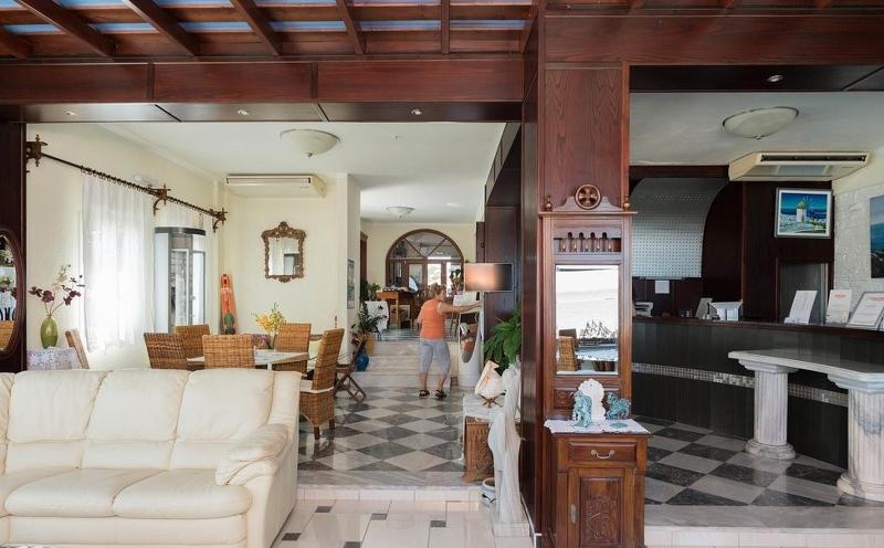 Contaratos Beach Hotel