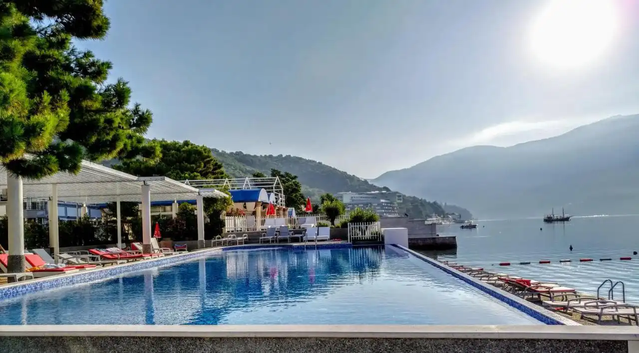 Carine Hotel Delfin