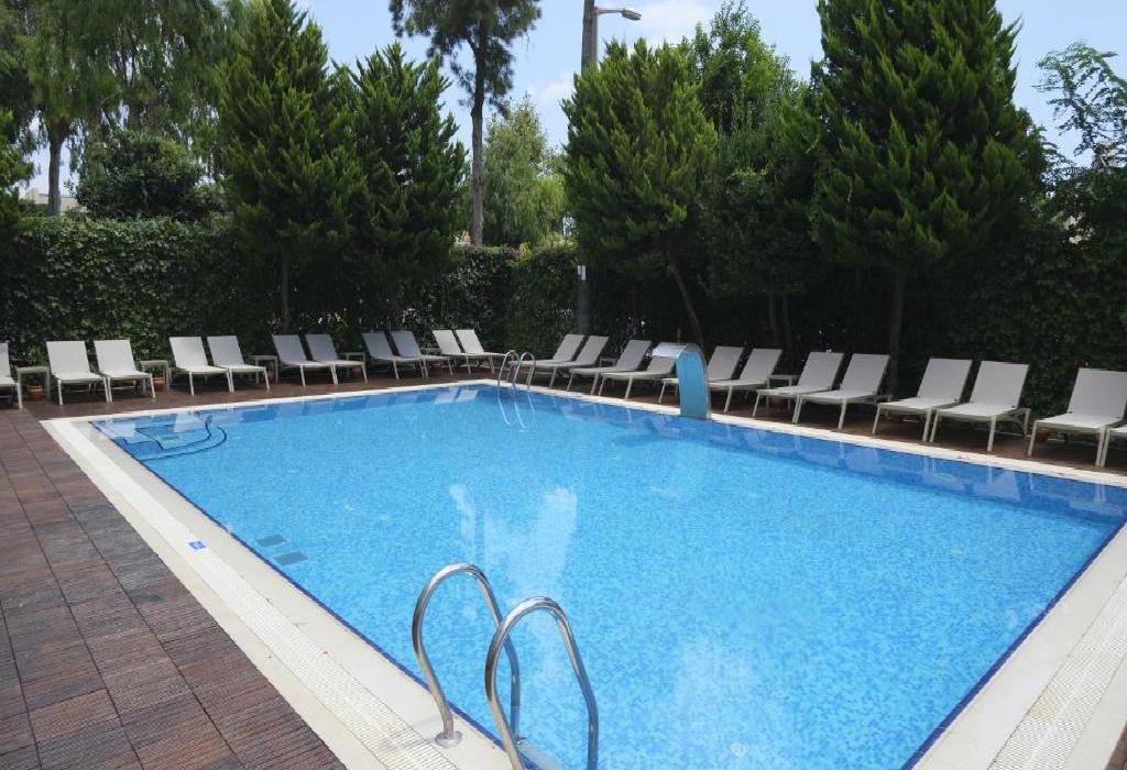 Hotel Ambassador Plaza
