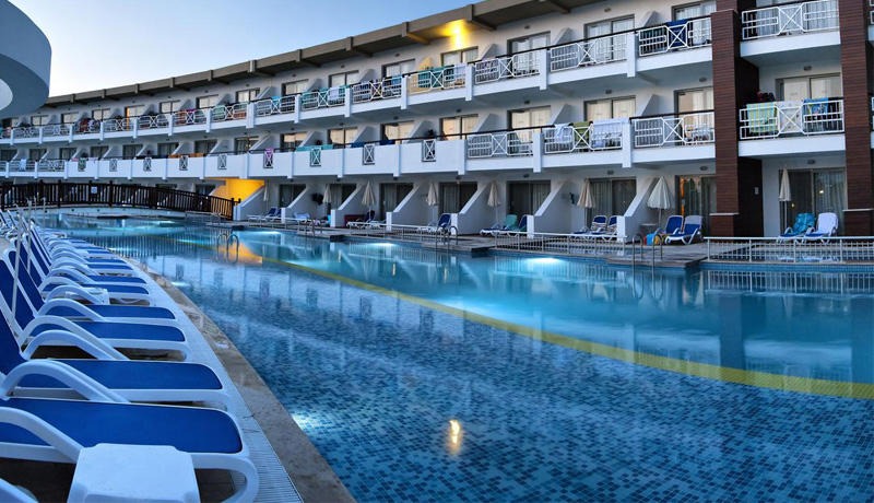 Ponz Hotel
