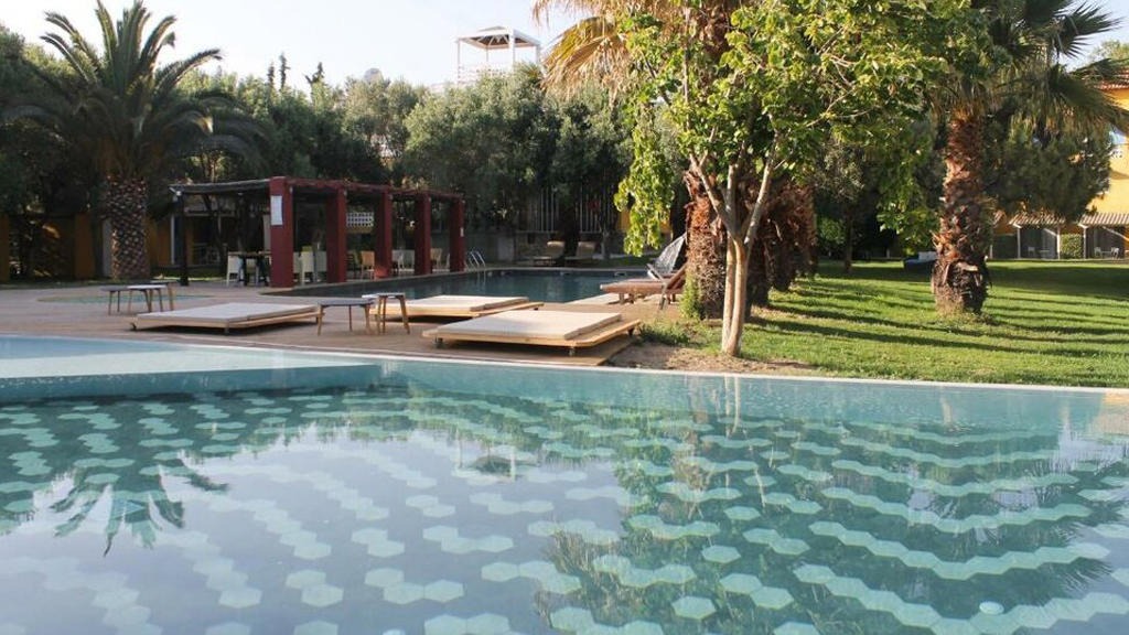 Despotiko Apartments and Suites