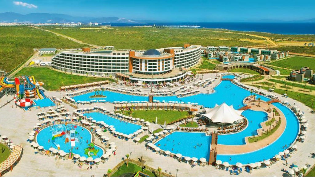 Aquasis De Luxe Resort & Spa