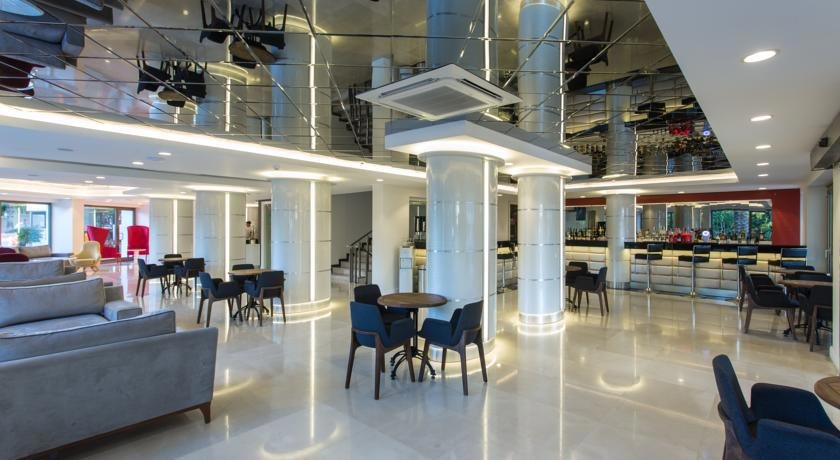 Falcon Hotel
