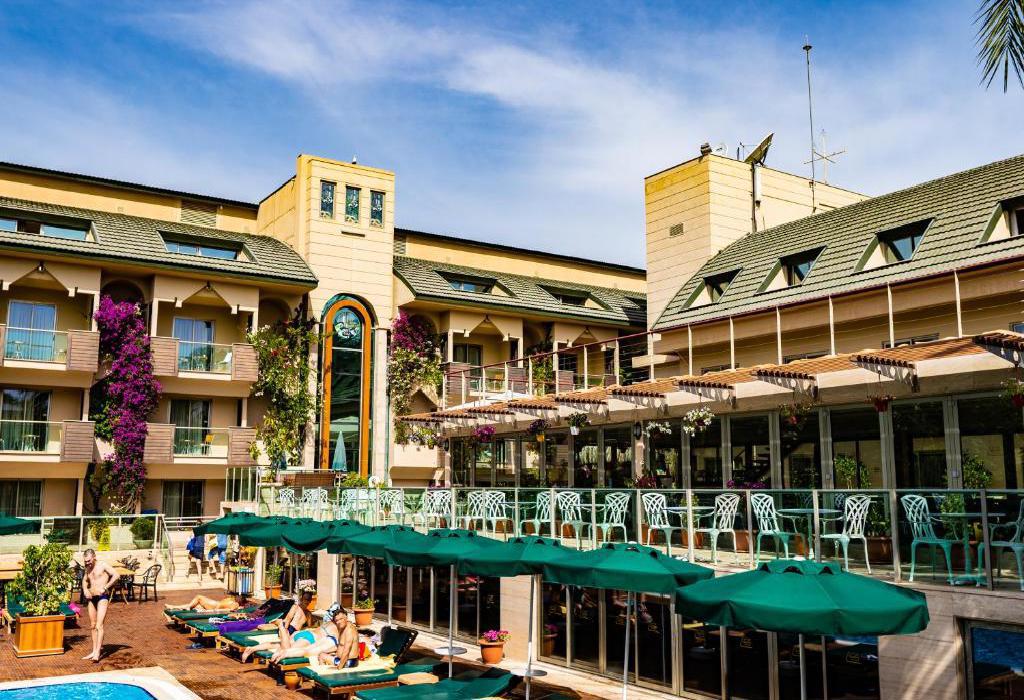 Hotel Ambassador Plaza