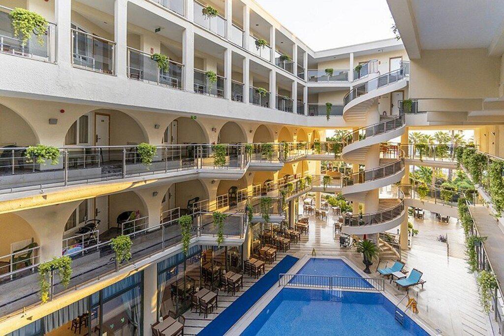 Lancora Beach Hotel