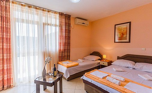 Studio apartmani Lara