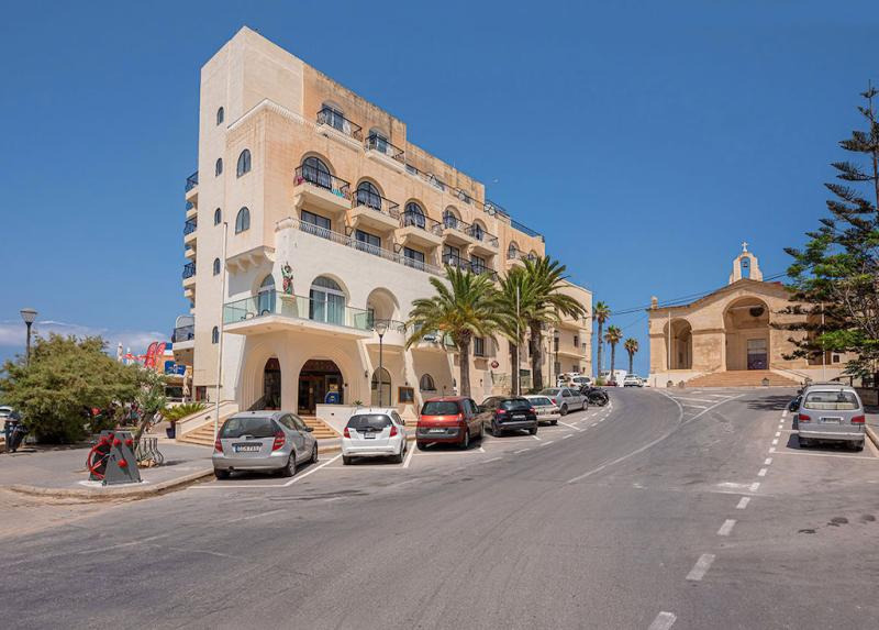 Gillieru Harbour Hotel