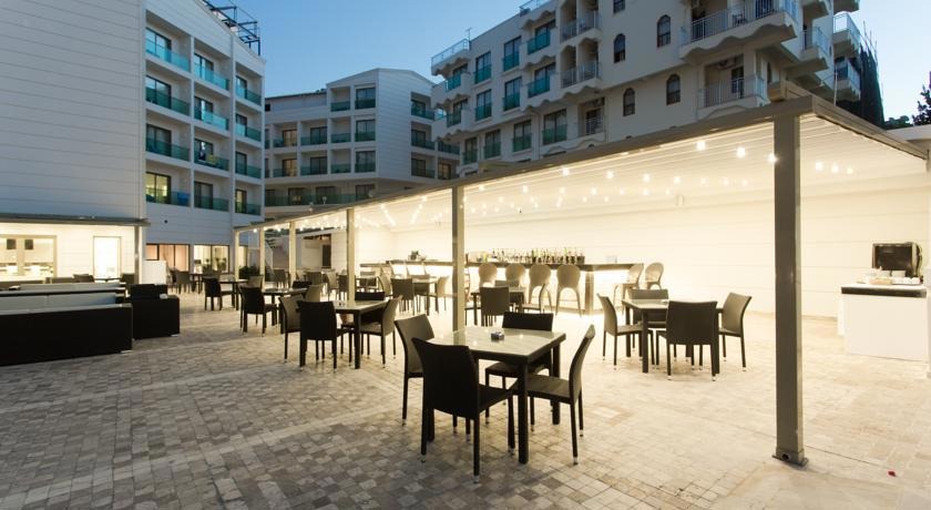 Falcon Hotel