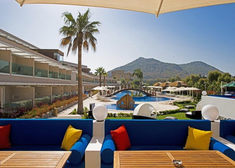 Bellazure Hotel