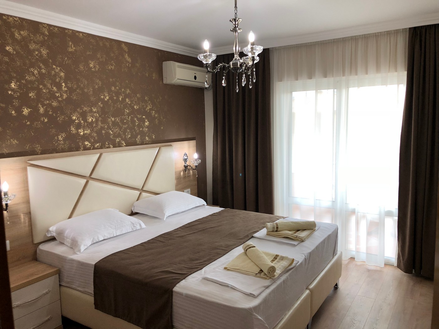 Apartmani Holiday