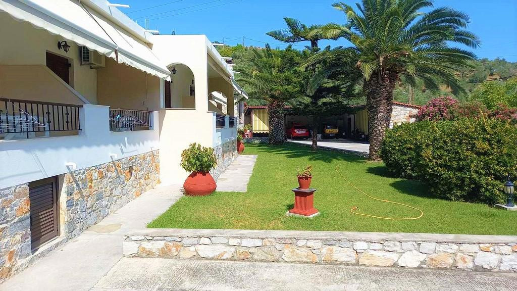 Thoros House Hotel