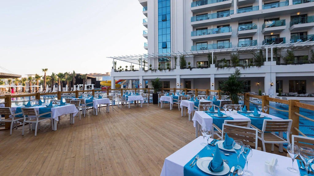 Castival Hotel Side