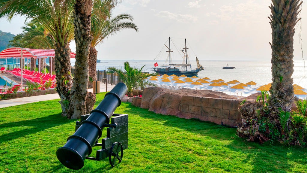 Pirates Beach Club