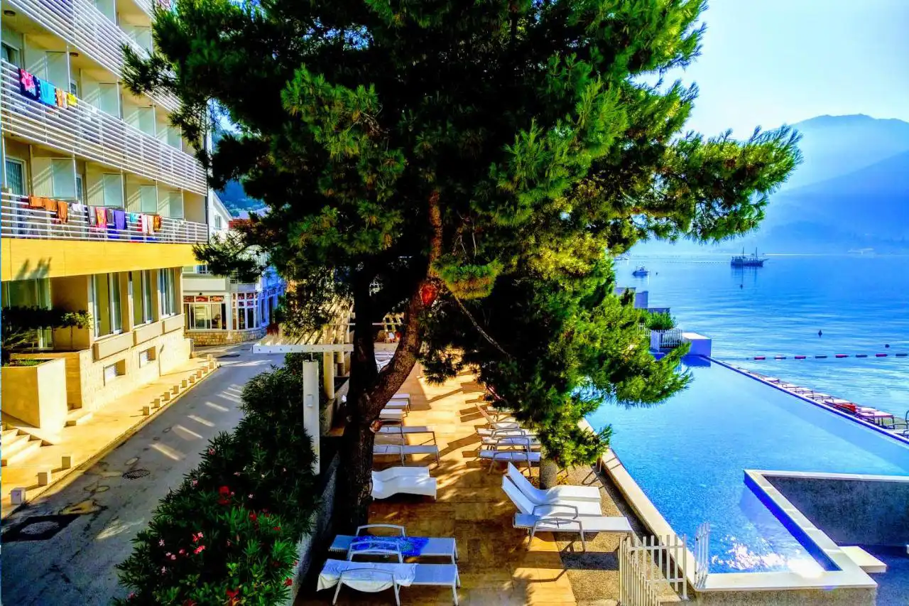 Carine Hotel Delfin
