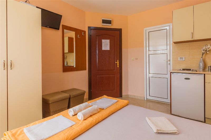 Studio apartmani Lara