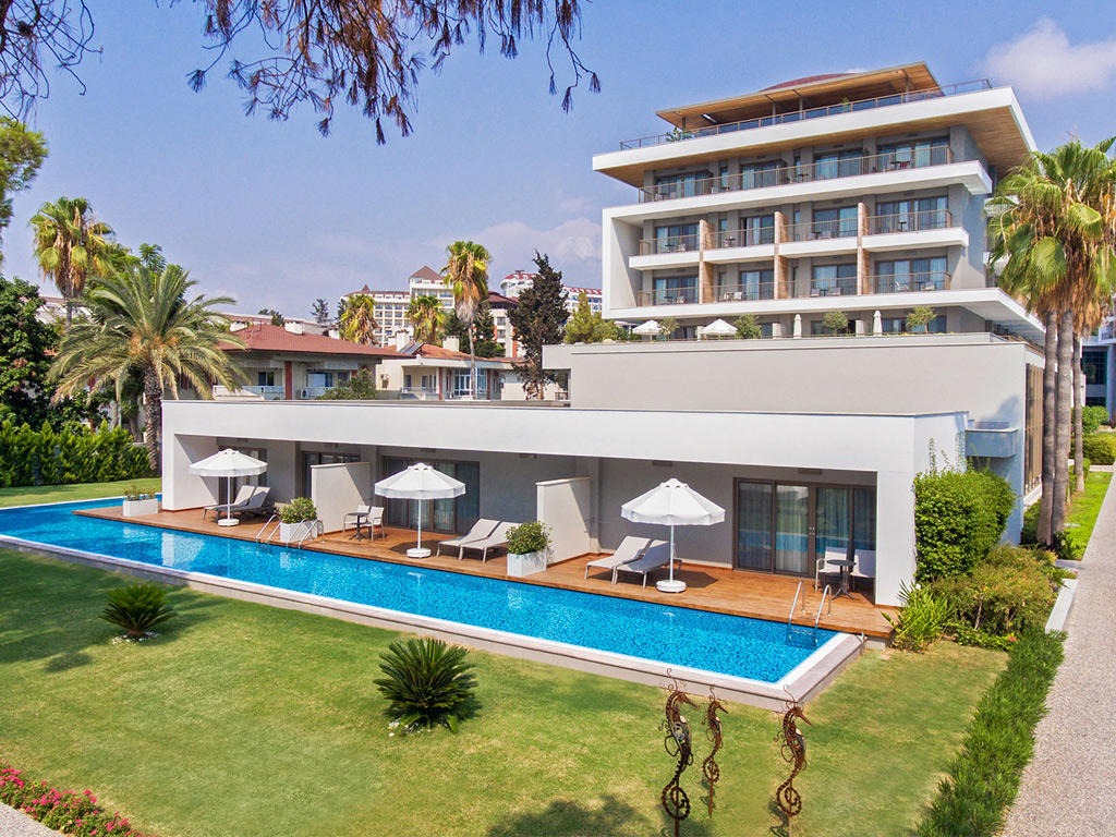 Acanthus and Cennet Barut Collection