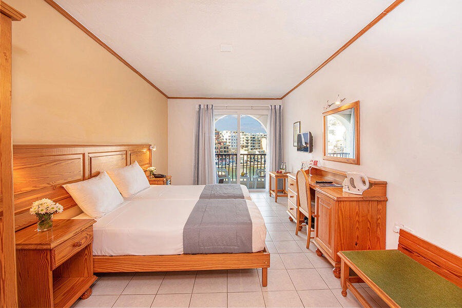 Gillieru Harbour Hotel