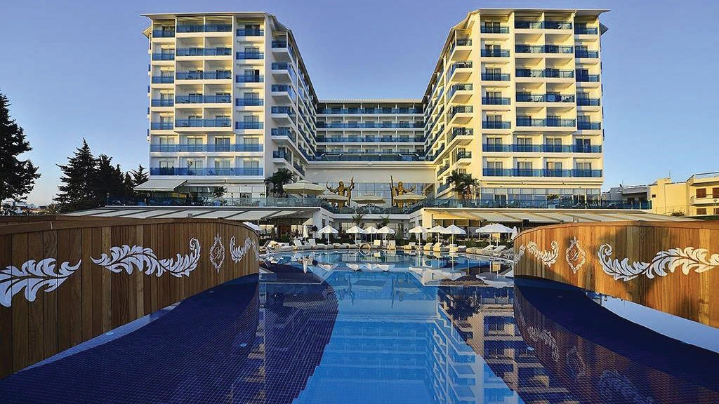 Azura Deluxe Resort & Spa