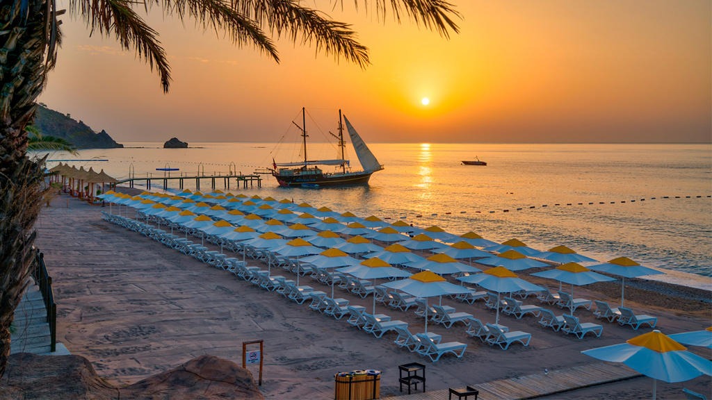 Pirates Beach Club