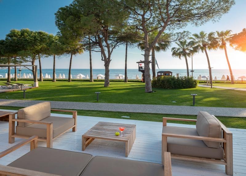 Acanthus & Cennet Barut Collection