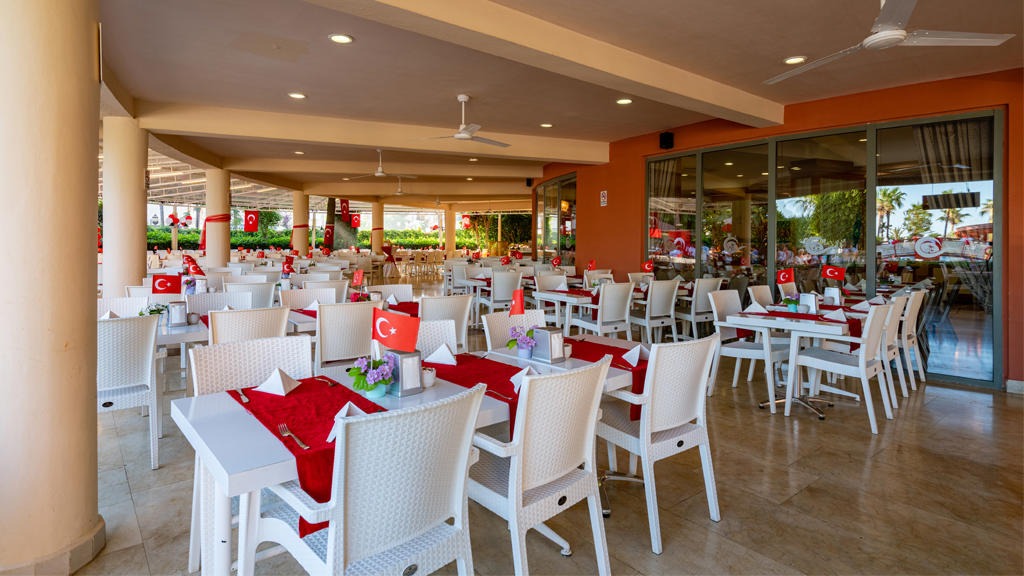 Palmeras Beach Hotel