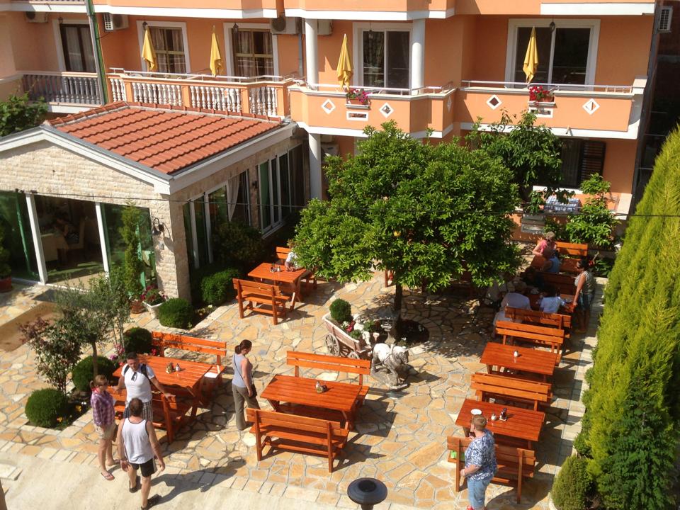 Apartmani Holiday