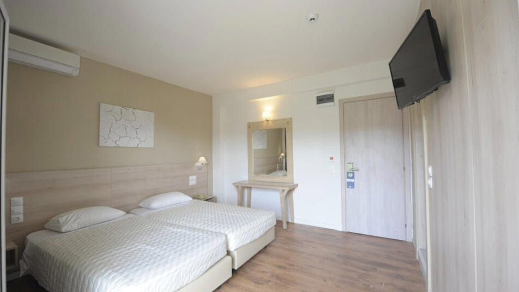 Evia Riviera Resort ex Amarynthos Resort