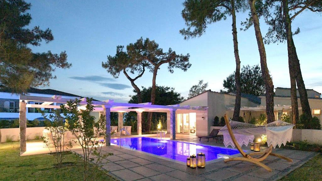 Alexandra Beach Hotel