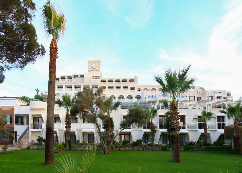 Azka Hotel