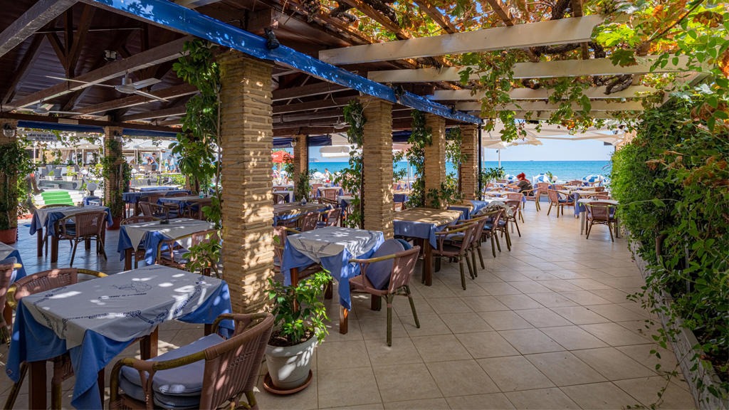 Blue Waves Aparthotel