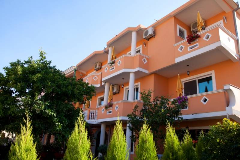 Apartmani Holiday