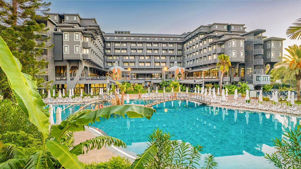 Nova Park Hotel Side