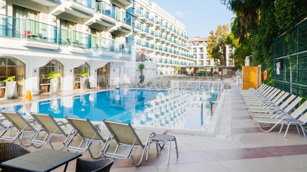 Hotel Emre Beach