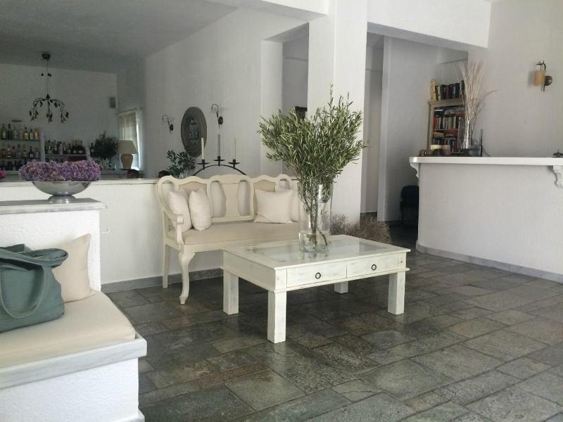 Manos Hotel