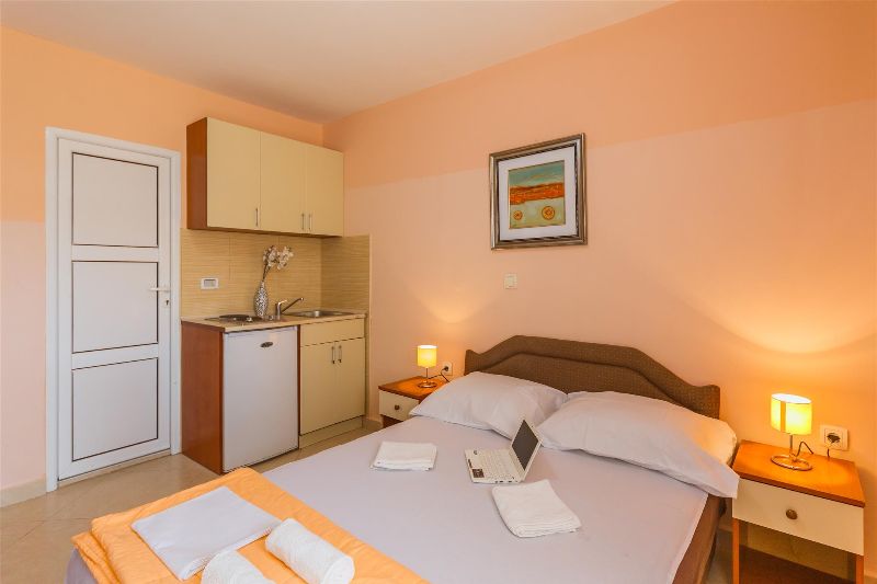 Studio apartmani Lara