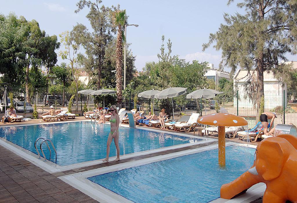 Hotel Ambassador Plaza