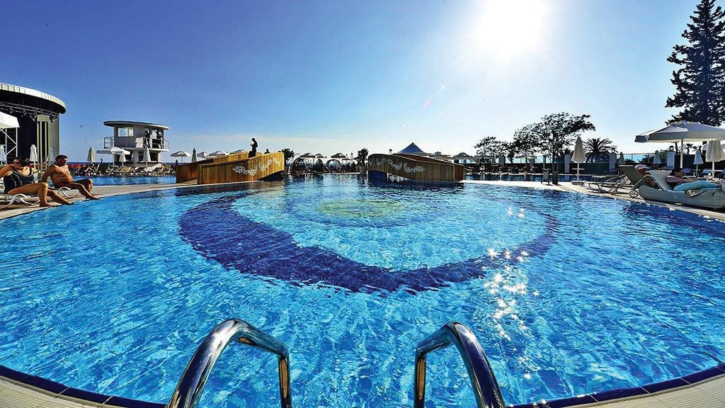 Azura Deluxe Resort & Spa