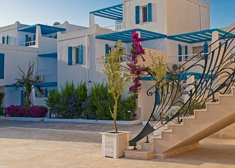 Bellazure Hotel