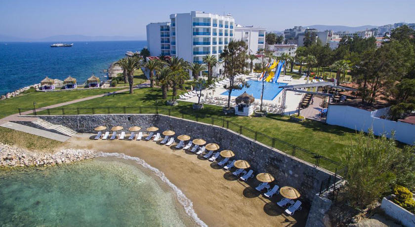 Le Bleu Hotel and Resort