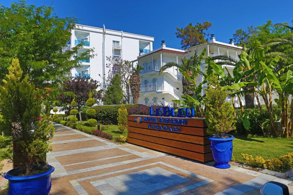 Le Bleu Hotel and Resort