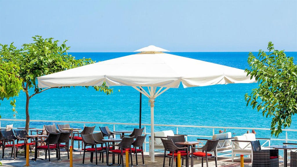 Xenios Dolphin Beach Hotel
