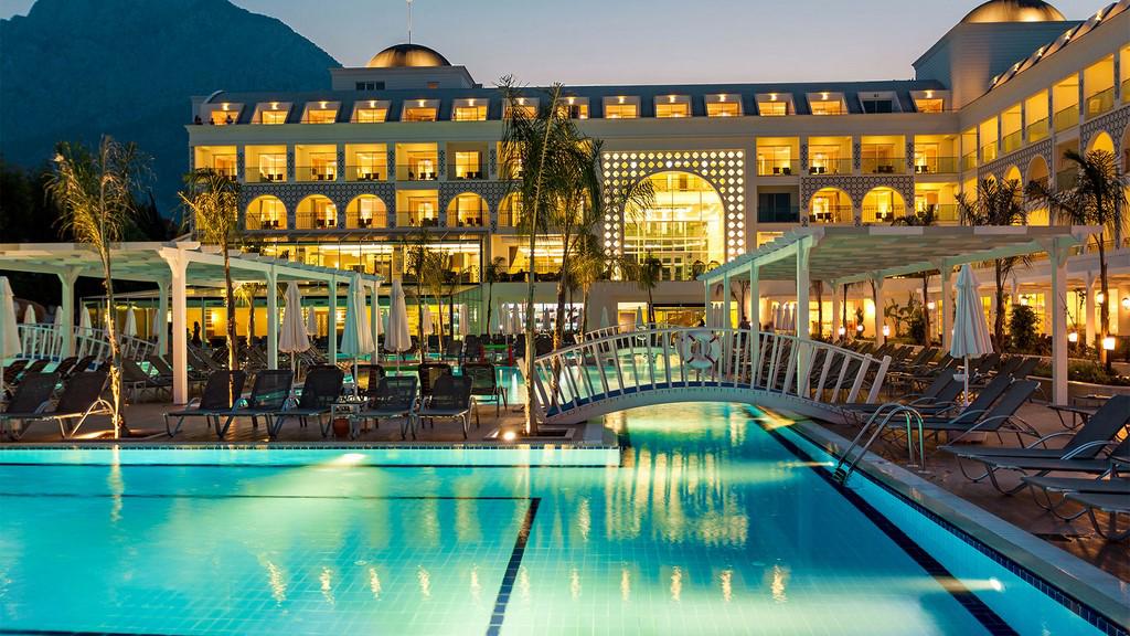 Karmir Resort & Spa